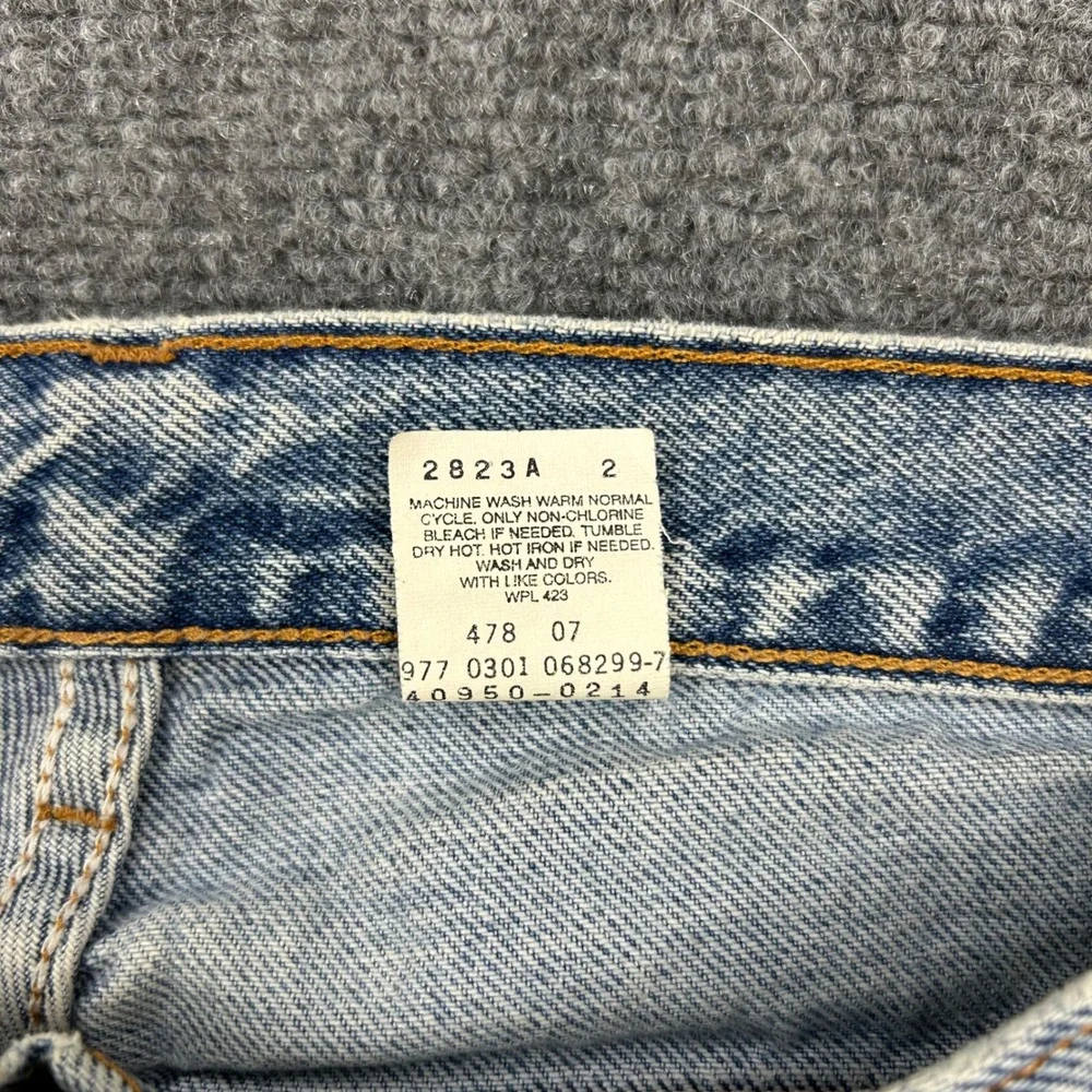 Vintage Levis 550 Relaxed Fit Husky Jeans Mens Size 34x28 Light Wash Denim Pants